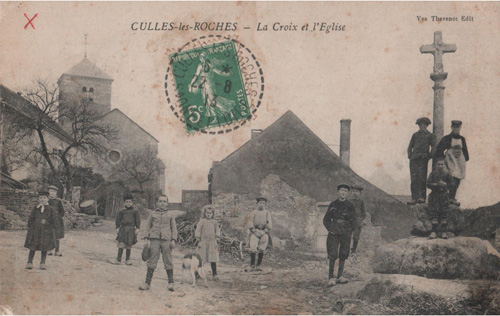 Carte postale ancienne. La croix et l'glise