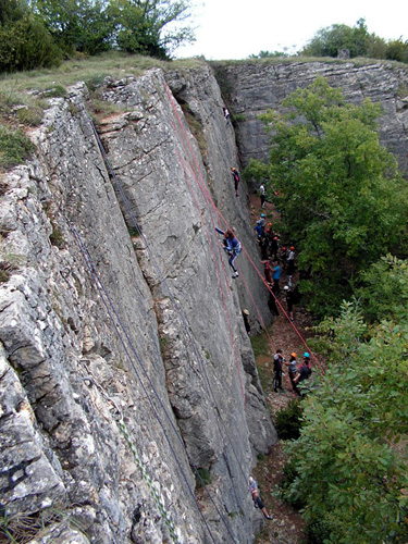 Carrire de calcaire  Culles les Roches. Escalade